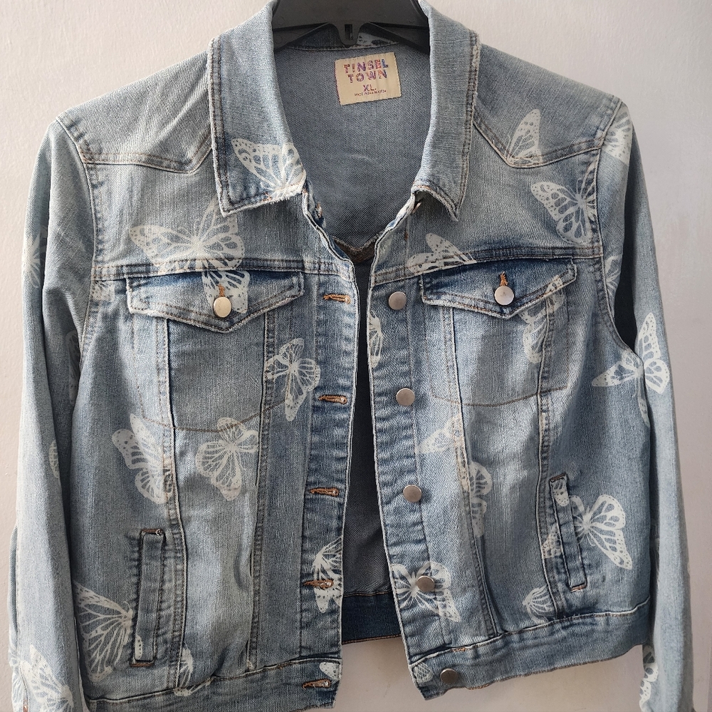 NEW BUTTERFLY DESIGN JEAN JACKET SIZE XLARGE  BY TINSEL TOWN